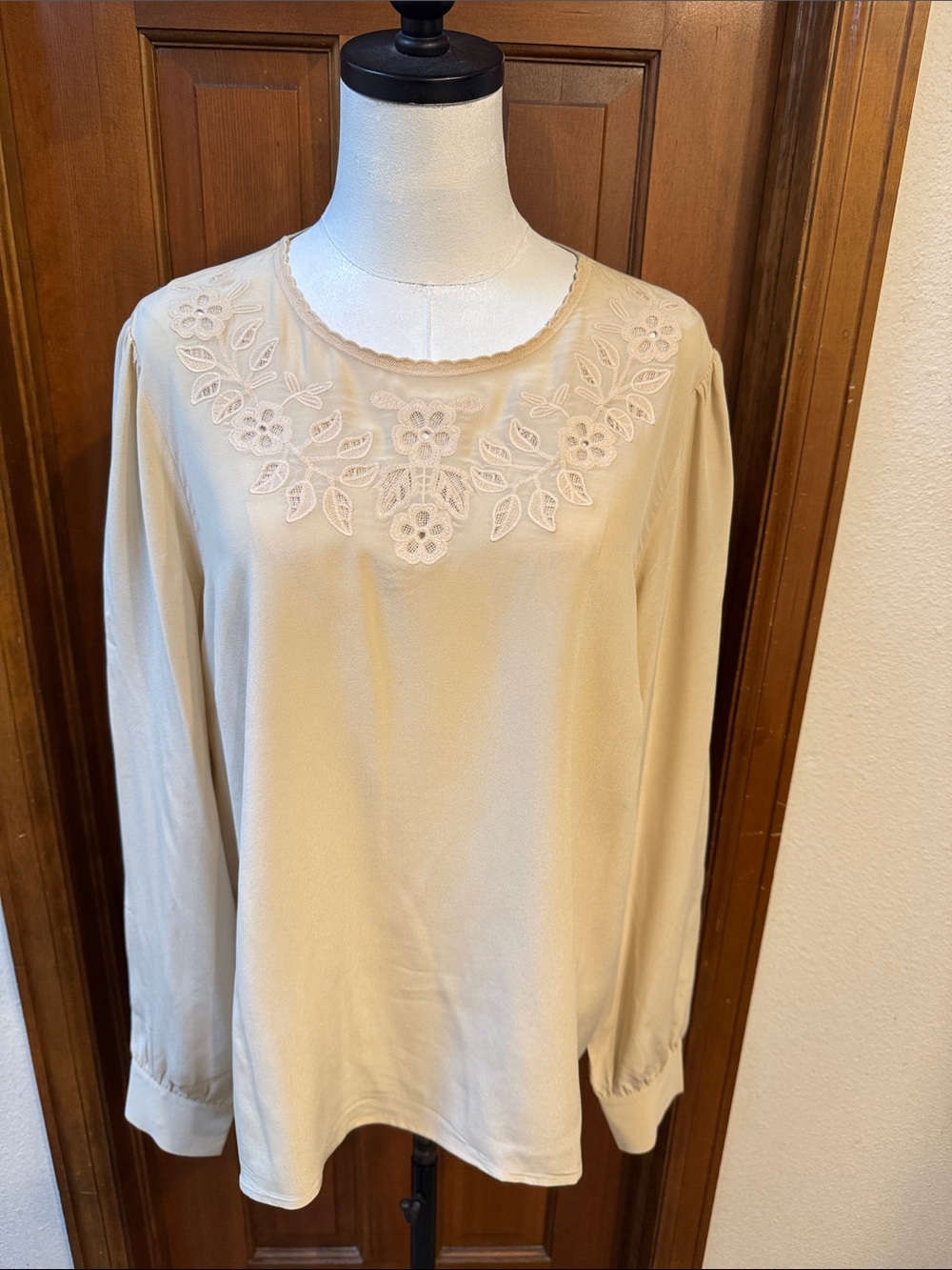 Sezane Elegant Cream Long-Sleeve Blouse with Floral Embroidered Yoke Size 44